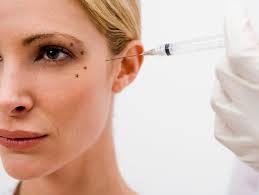 Surgeon 'humiliated' facelift patient