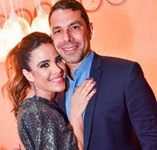Wanessa camargo ganha do marido joia avaliada em mais de r$ 7 mil. Wanessa Camargo Revela Desejo De Ter Mais Filhos E Confessa Que Perdoaria Traicao Do Marido Estrelando