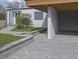 Denn als bauherr oder bauherrin können und sollten sie selbst entscheiden, welche pflastersteine sie für ihre auffahrt, die gartenwege und ihre terrasse verbauen möchten. Friedl Steinwerke Gartentraume Produkte Filter Verwendungszweck Pflastersteine Bodenplatten Zaun Und Mauersteine