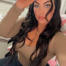 Courtney Cagle's Instagram, Twitter & Facebook