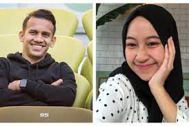 Umur 20 tahun) adalah pemain lechia gdańsk yang berasal dari medan, indonesia. Gara Gara Foto Ini Umi Pipik Diminta Desak Egy Maulana Vikri Segera Nikahi Adiba Khanza Semua Halaman Bolastylo Bolasport Com