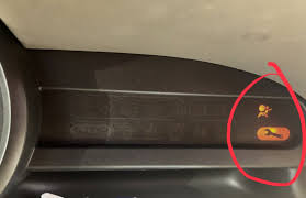 J'ai ce problème aussi (voyant air bag uniquement), sur vcds il auriez vous une solution pour éteindre ce voyant car je dois passer le contrôle technique en février. Twingo 2 Voyant Airbag Equipement Technique Forum Technique Forum Auto