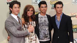 Born august 20, 1992) is an american singer and actress. Demi Lovato Joe Jonas Perform Camp Rock Songs In On Stage Reunion Teen Vogue
