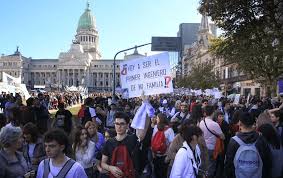 Multitudinaria marcha en defensa de la universidad pública - Diario EL SOL