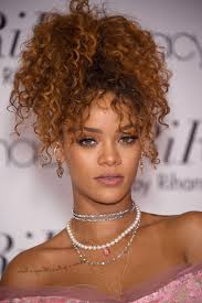Trop De Connexions Coiffure Cheveux Boucles Coiffure Cheveux Frises Cheveux Coiffure