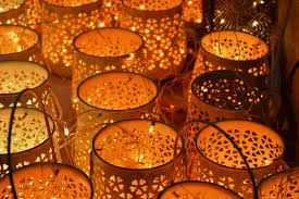 Shop the range of party candles at partyrama. Candle Decoration Ideas Fun Inspiration For Your New Year S Eve Party