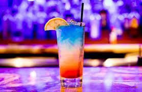 Cafés, die abends fließend in bars übergehen, sind die angenehmsten. Die Goldene Bar Munchen Im Haus Der Kunst Bar Tagescafe