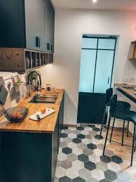 Travaux Et Renovation De La Cuisine Ouverte De Ce 33m2 Amenagement De La Cuisine Cuisine De Petit Appartement Cuisine Appartement