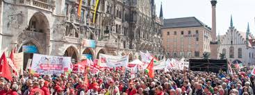 Līdz gada beigām ir atlikušas 244 dienas. Kulturfest Am 1 Mai Am Marienplatz Munchen Begrusst Den Mai
