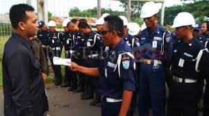 Tim bola voli putra lamongan sadang mhs praktis belum meraih kemenangan pada seri pertama putaran kedua proliga 2020 yang berlangsung di gor tri dharma petrokimia gresik, jatim, setelah pada laga terakhir mereka. Merasa Jadi Anak Tiri Satpam Demo Pt Kabar Berita Tuban Facebook