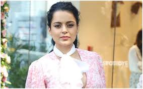 Twitter has suspended the account of contentious bollywood actress kangana ranaut over a tweet that allegedly incited violence. Kangana Ranaut S Claim Of Being A Better Stunt Performer Than Tom Cruise Opens Floodgates For A Meme Fest On Twitter
