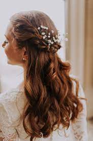 12 Ethereal Wedding Hairstyles Featuring Baby S Breath Braided Hairstyles For Wedding Babys Breath Hair Wedding Hair Up