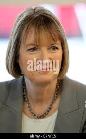 Il lancio del Labor's Woman to Woman campagna elettorale bus al  supermercato ASDA a Stevenage Foto stock