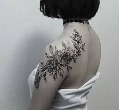 Pin By Tomas Negrete On Tatuaz Shoulder Blade Tattoo Floral Tattoo Shoulder Rose Shoulder Tattoo