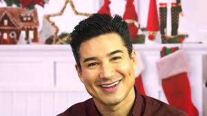 Elizabeth Berkley Lauren, Mitchell Hoog and Mario Lopez talk about ‘Saved  by the Bell’