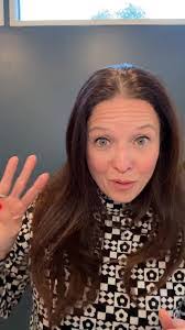 Karen Glasser's Instagram, Twitter & Facebook