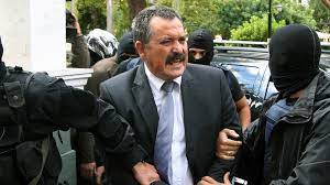 Στα χέρια της ελληνικής αστυνομίας βρίσκεται εδώ και λίγη ώρα ο καταζητούμενος χρήστος παππάς, της χρυσής αυγής. Vsuqo2b4zn4t1m