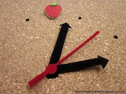 Otras manualidades con reciclaje, recicladas, manualidades con papel, decoracion, fiestas, regalos, manualidades con carton y más. Reloj En Forma De Emoji Tutorial Paso A Paso Manualidades
