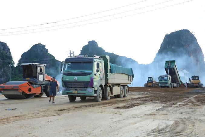Giải pháp vận chuyển vật liệu xây dựng đến các dự án