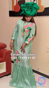 Bleu roi, bleu ciel, rose fuchsia, jaune moutarde, rouge, blanc, vert olive, des couleurs plus. 500 Idees De Model Bazin Mode Africaine Tenue Africaine Robe Africaine