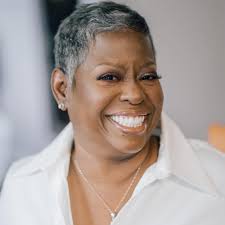 Meet Jean Barbee Dawkins ✨ @jeanbarbeedawkins ! She is the leasing &  operations manager at #SolaTysonsCorner. Besides being an already  successful hairstylist, her new title will allow her to interact with  prospective