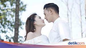 Cahyo lintang ing wengi gawe anyeme ati. Questions Of Religious Change In The Marriage Of Dory Harsa And Nella Kharisma