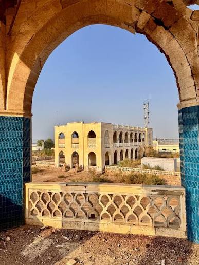 The ruins of the old Banca d'Italia in Massawa. Built in the 1920s in a neo-Moorish / Arab-Ottoman style, this building once housed the Italian Bank of Italy and later the Commercial