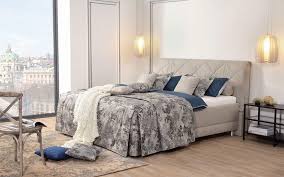 Bu tarz, kullanıcıları tarafından mükemmel bir dramatik stil olarak da tanımlanır. Hollywood Regency Der Trend Im Wohnmagazin Der Opti Wohnwelt