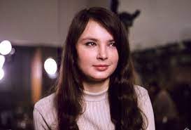 Anna dymna ˈanna ˈdɨmna (née dziadyk ˈd͡ʑadɨk) (born july 20, 1951) is a polish tv, film and theatre actress of armenian descent. Anna Dymna Mezowie Wiek Syn W Mlodosci Wyksztalcenie