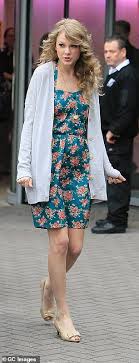 Последние твиты от taylor swifts cardigan (@thatdudematt95). Taylor Swift Releases Music Video For The Track Cardigan And Designs Merchandise To Match Daily Mail Online