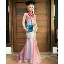 Model kebaya brokat modern, kebaya brokat anak, lihat katalog kebaya dan harganya di sini ↓. 93 Jenis Model Kebaya Wisuda Long Dress Terlihat Keren
