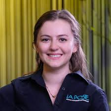 Erfahrene Expertinnen und Experten unterrichten an der Höheren Fachschule  für Tourismus Thun