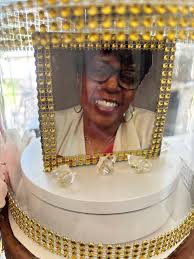 Still last week posting... A very happy birthday to Ms. Darenna who turned  24🙂 #vegmoistchocolatecake #chocolateloverscake #chocolateganachefilling  #chocolatelightcream #madewithloveandcareforyou #apieceofcaketoheaven