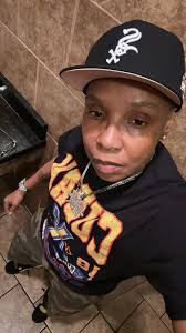 Discussion about someone's crush in the Stud love group