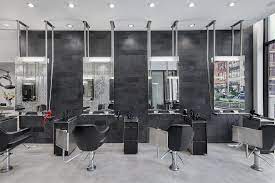 Situation in a hair salon. 6 Salon