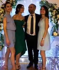 Gazeteci i̇smail saymaz 22 eylül 2019 tarihinde şeyda sayar ile nişanlanmıştı. Seyda Sayar Ismail Saymaz In Esi Kimdir Nereli Kac Yasinda Gundem Www Mavitiktv Com