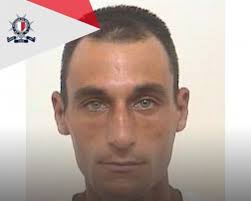 Man wanted by police in relation to a pending court case