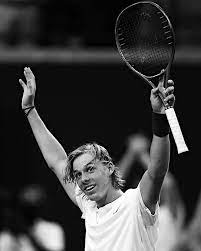 He had previously been using a wilson 6.1 18x20. Pin Auf Tennis