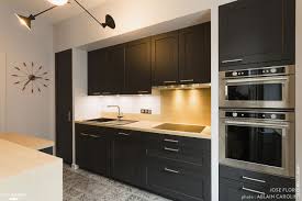 Projet De Renovation D Une Cuisine Dans Une Maison Ancienne Au Coeur De Rennes Avec Pour Mot D Ordre U Cuisine Contemporaine Cuisine Noire Cuisine Classique