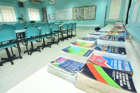 I fully share your conviction about the academic nature of language teaching. Foto Dari Putih Ke Turquoise Guru Ini Berjaya Transformasi Bilik English Kisah Dunia