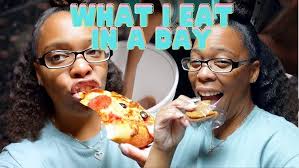 WHAT I EAT IN A DAY *REALISTIC* QUICK FOODS