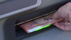 Pouvoir d'achat : 22% de Français à découvert dès le 16 du mois, dont une  majorité de jeunes