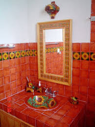 Hoy la cerámica ha cedido terreno a la pintura o incluso a otros revestimientos como los vinilos, el. Decorado De Linea Rusticos Artesanales Talavera Azulejo Talavera Tejas De Barro Losetas De Barro Pisos De Barro Teja Plastica Ovalin Barro Artesanias