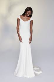 Luckily, selecting a style that compliments your figure can help you to narrow down your choices and choose something that will look amazing on you. Wedding Gowns Justin Alexander Signature