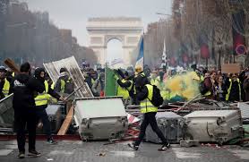 Policie v centru metropole zasahuje slzným plynem a zadržela 575 osob. Galerie Sobotni Demonstrace V Parizi Proti Macronovi V Budapesti Za Sorose Proti Sexualnimu Nasili Ve Francii Italii I Recku Foto 1 Info Cz
