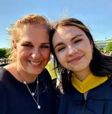 Love you Lindsey! 💜