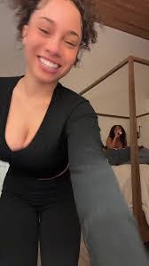 Jada Gunn's Instagram, Twitter & Facebook