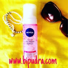 Nivea Yatistirici Yuz Yikama Kopugu Goruntuler Ile Kuru Cilt Yuzler Guzellik