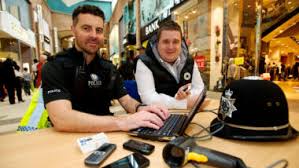 Es kann nicht jeder programmierer ständig mit dem grundgesetz unter dem arm herumlaufen, findet hartmut pohl und mit ihm der innenminister mitsamt. Staatstrojaner