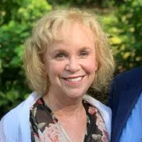 Carol Botelho's Instagram, Twitter & Facebook